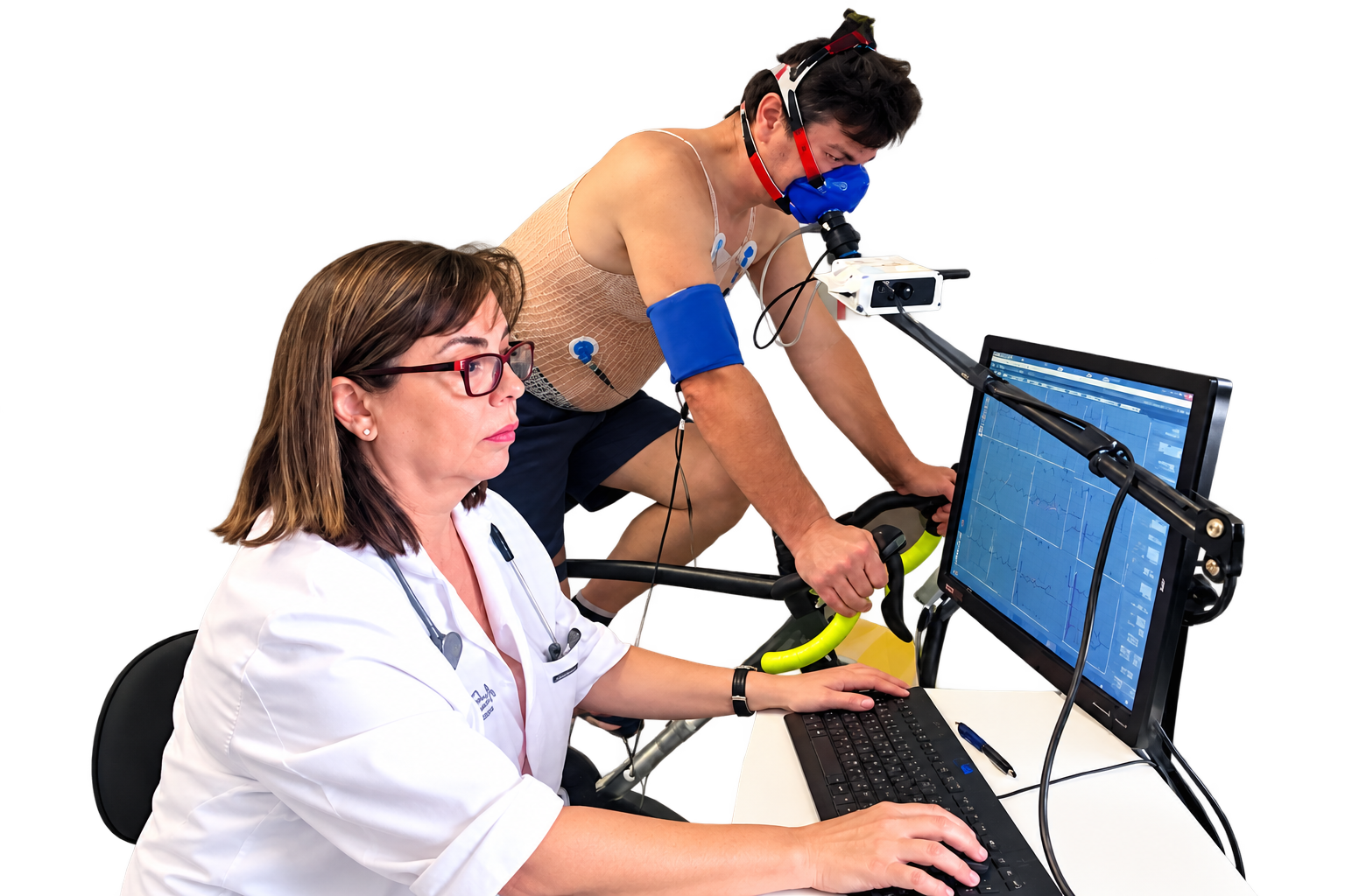 Dra. Amparo Aguilar Llopis realizando una prueba cardiológica en Revisalud Valencia